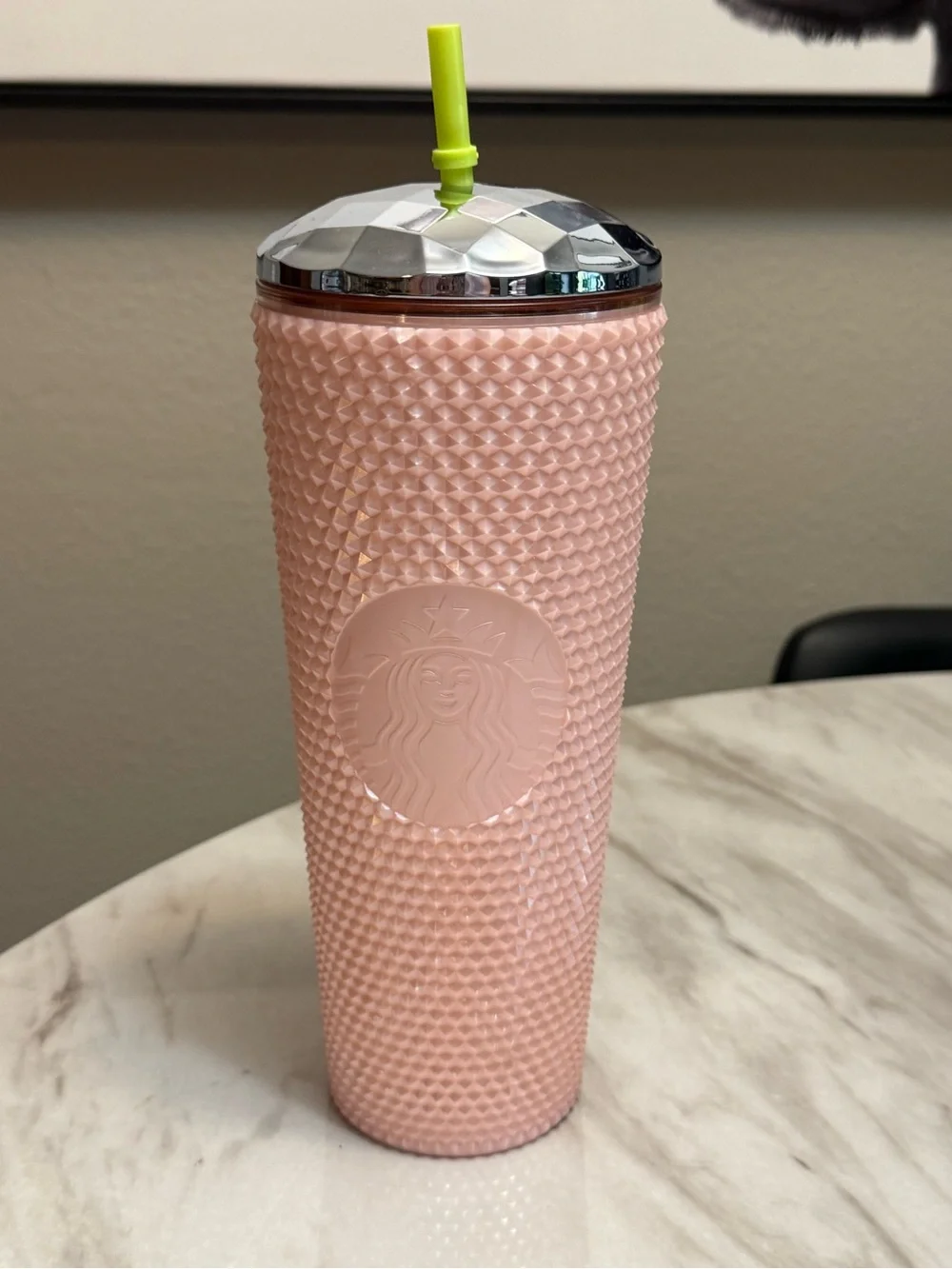 Starbucks pink studded venti cold cup tumbler faceted diamond cut lid 24 oz